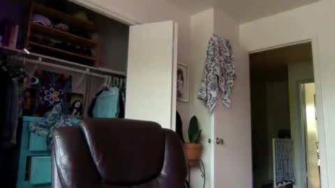 Snapshot of tantrichealing chatting on 04.18.26 Dr. Love online show from 04.18.26