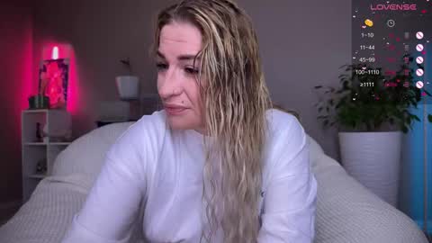 Snapshot of tanya_acid chatting on 10.16.25 Tanya acid online show from 10.16.25