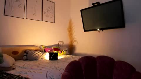 Snapshot of tara_lynn_xx chatting on 11.30.25 Dani independent model online show from 11.30.25