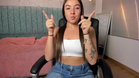 Snapshot of tara_parker chatting on 02.05.26 Tara online show from 02.05.26