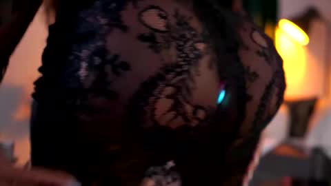 Snapshot of taraelliot chatting on 04.06.26 Elliot online show from 04.06.26