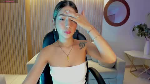 Snapshot of taralawrence chatting on 02.26.25 Tara Lawrence online show from 02.26.25