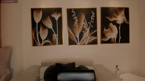 Tara Lawrence online show from 02.05.26