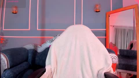 Snapshot of tarataylorr chatting on 11.21.25 Tara online show from 11.21.25