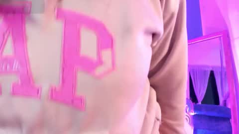 Snapshot of tarataylorr chatting on 11.25.25 Tara online show from 11.25.25