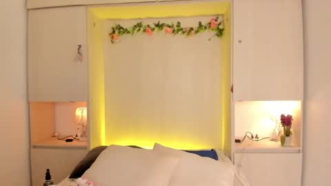  T A R A  online show from 03.25.26