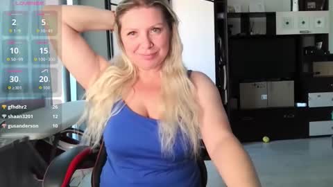 Snapshot of tasha__moon chatting on 10.08.25 Tasha Moon online show from 10.08.25