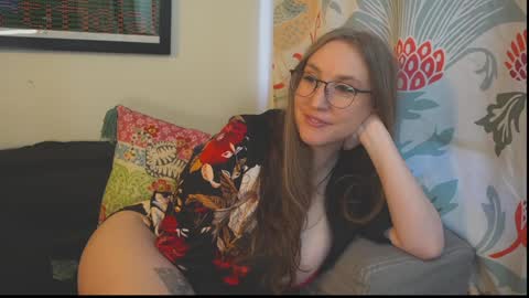 Snapshot of task_manager chatting on 10.10.25 Vivian Clark online show from 10.10.25