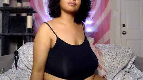 Snapshot of tasteekitty chatting on 11.01.25 Tastee Kitty online show from 11.01.25