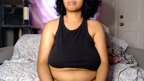 Snapshot of tasteekitty chatting on 11.23.25 Tastee Kitty online show from 11.23.25