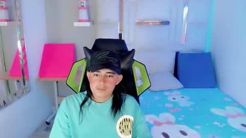 Snapshot of tatannn_ chatting on 09.17.25 T A T A N online show from 09.17.25