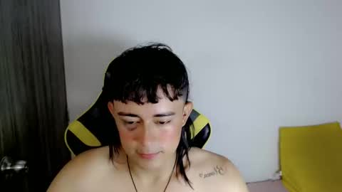 Snapshot of tatannn_ chatting on 11.11.25 T A T A N online show from 11.11.25