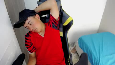 Snapshot of tatannn_ chatting on 11.19.25 T A T A N online show from 11.19.25