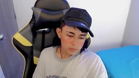 Snapshot of tatannn_ chatting on 11.21.25 T A T A N online show from 11.21.25