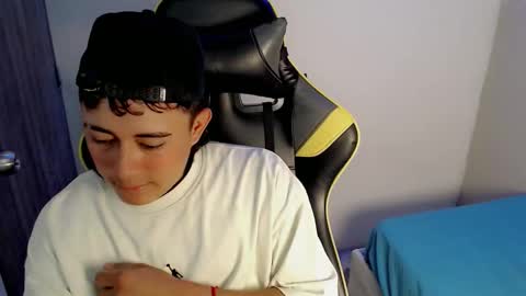 Snapshot of tatannn_ chatting on 11.27.25 T A T A N online show from 11.27.25