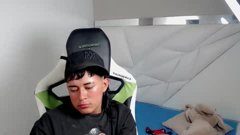 Snapshot of tatannn_ chatting on 12.05.25 T A T A N online show from 12.05.25