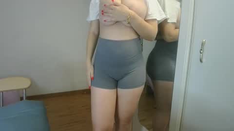 Snapshot of tateisblonde chatting on 03.26.26 tateisblonde online show from 03.26.26