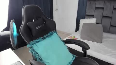 Snapshot of tati_jones chatting on 11.21.25 Tatiana online show from 11.21.25