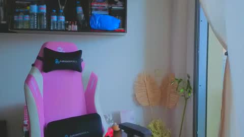 Snapshot of tatiana2224 chatting on 04.27.26 tatiana2224 online show from 04.27.26