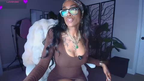 Snapshot of tatted_vixen chatting on 05.14.26 Tatted Queen online show from 05.14.26