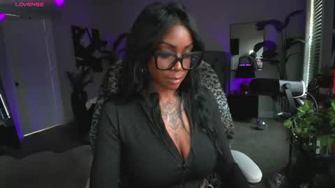 Snapshot of tatted_vixen chatting on 06.29.26 Tatted Queen online show from 06.29.26