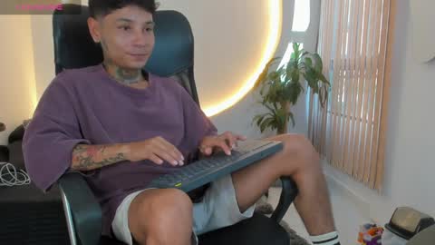 Snapshot of tattokoi chatting on 01.19.25 tattokoi online show from 01.19.25