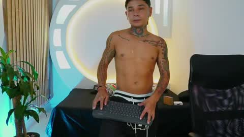 Snapshot of tattokoi chatting on 01.26.25 tattokoi online show from 01.26.25