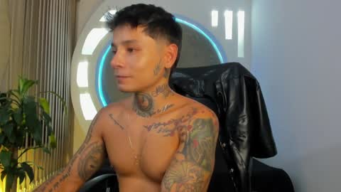 Snapshot of tattokoi chatting on 02.05.25 tattokoi online show from 02.05.25