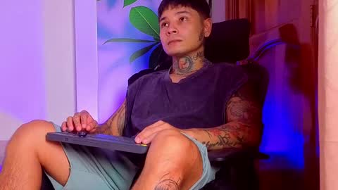 Snapshot of tattokoi chatting on 11.23.25 tattokoi online show from 11.23.25