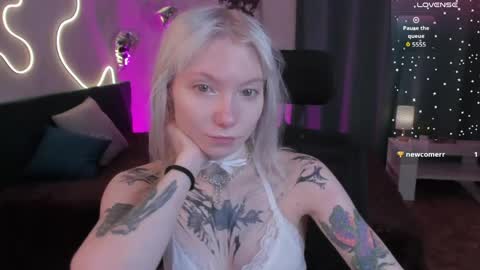 Snapshot of tattoo_artbaby chatting on 04.24.26 tattoo_artbaby online show from 04.24.26