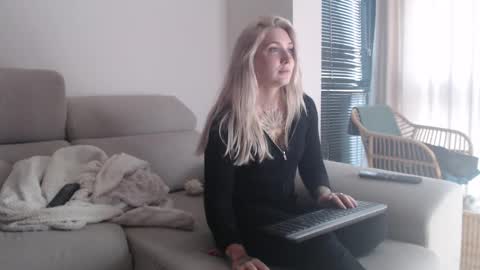 tattoobbgirl online show from 12.18.25