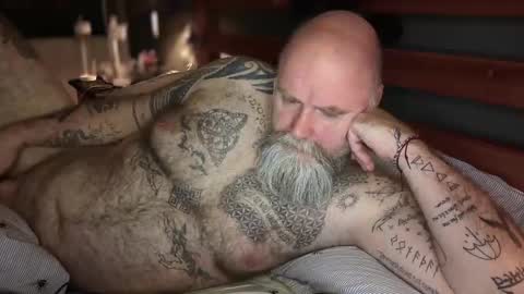 Tattooeddilf 01 online show from 11.04.25