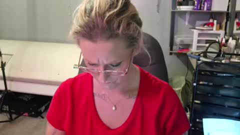 Lisa Lovely online show from 01.29.25