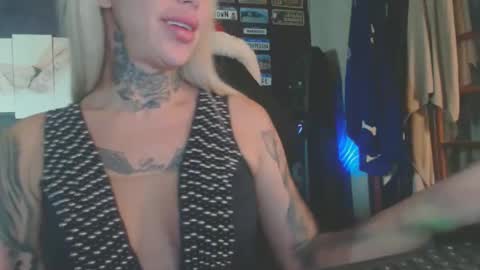 Snapshot of tatuada_safada chatting on 11.26.25 tatuada_safada online show from 11.26.25