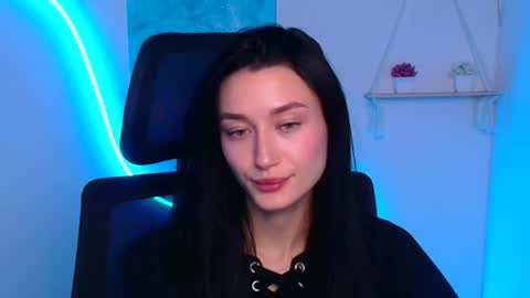 Snapshot of tayavibe chatting on 11.17.25 Taya online show from 11.17.25