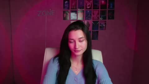 Snapshot of tayavibe chatting on 11.18.25 Taya online show from 11.18.25