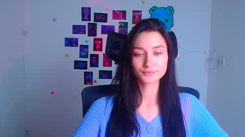 Snapshot of tayavibe chatting on 11.20.25 Taya online show from 11.20.25