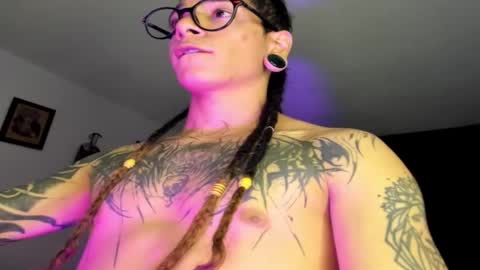 Snapshot of tayhlorstronghold chatting on 02.01.26 online show from 02.01.26