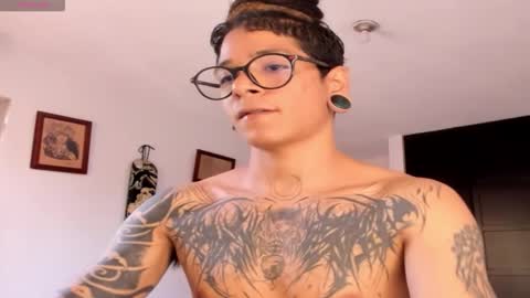 Snapshot of tayhlorstronghold chatting on 02.19.26 online show from 02.19.26