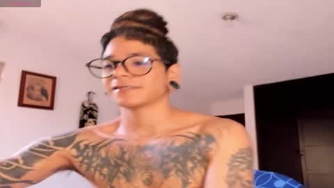 Snapshot of tayhlorstronghold chatting on 02.21.26 online show from 02.21.26