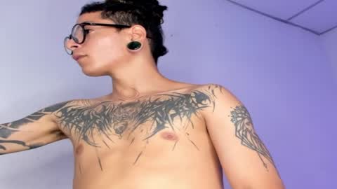 Snapshot of tayhlorstronghold chatting on 04.14.26 online show from 04.14.26