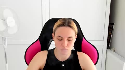 Tay online show from 05.22.26