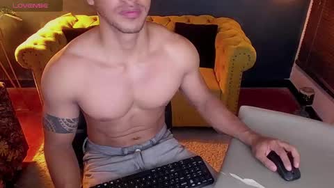 Snapshot of tayler_luke chatting on 11.26.25 Tayler online show from 11.26.25