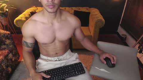 Snapshot of tayler_luke chatting on 11.27.25 Tayler online show from 11.27.25