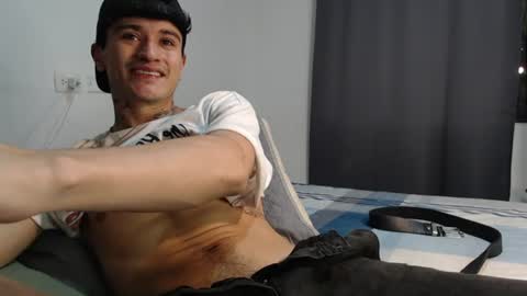 Snapshot of taylor_024 chatting on 06.26.26 independent model online show from 06.26.26
