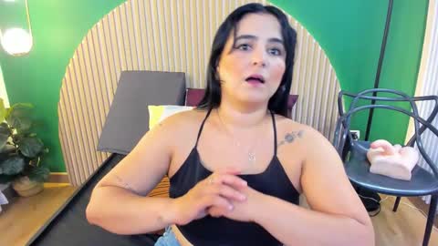 Snapshot of taylor_bennet chatting on 11.15.25 Taylor Bennet online show from 11.15.25