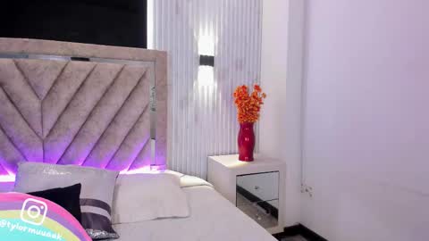 Taylor Harveey online show from 12.20.25