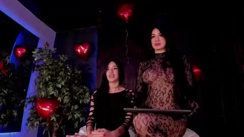 Taylor  Help me to get 100 thumbs up online show from 02.14.25