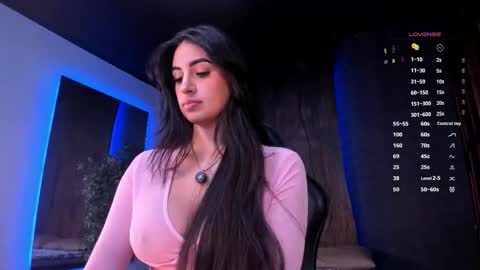 Taylor  Help me to get 100 thumbs up online show from 02.16.26