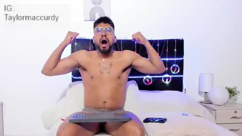 taylormaccurdy_ online show from 12.22.25